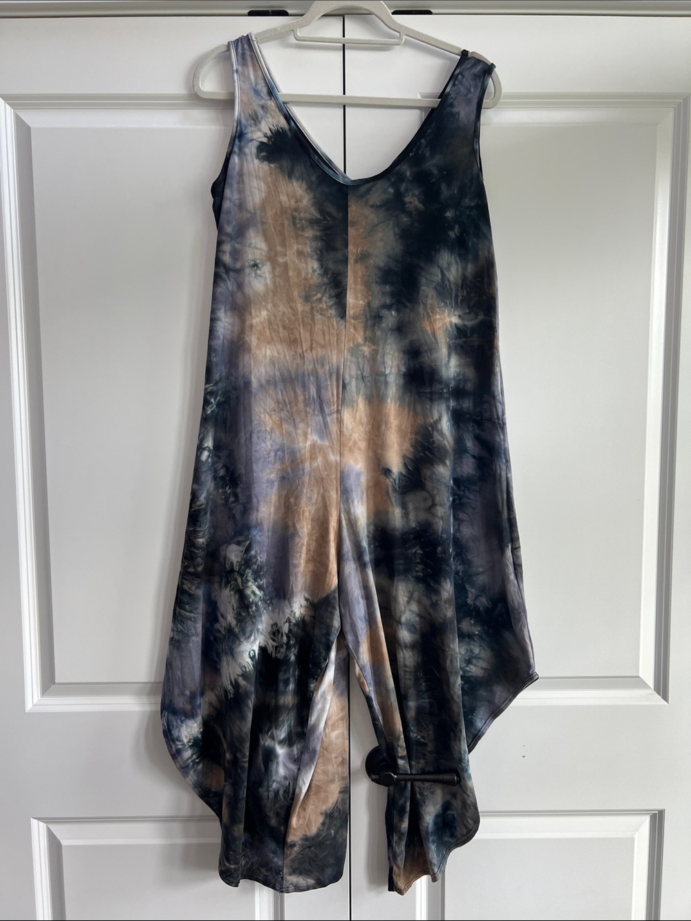 Asymmetrical Tie-Dye Sleeveless Midi Dress in Black and Brown